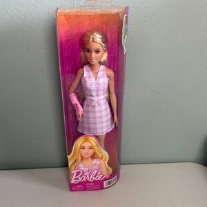 2026 Mattel Barbie Fashionista #243 Doll with Cast